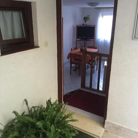 Rogan - Two Bedrooms Apartment *
